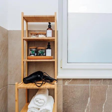 Zentral Gelegenes Nahe Altstadt & Messe Daire