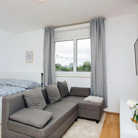 Daire Zentral Gelegenes Nahe Altstadt & Messe *