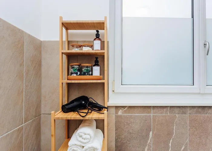 Zentral Gelegenes Nahe Altstadt & Messe Apartman